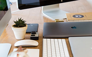 在这个喧嚣的世界里，我们总是在忙碌中寻找一份宁静，在繁华中寻找一份真实。灯火泸州这本书，就像一盏明灯，照亮了我心中的那片角落，让我感受到了泸州的独特魅力